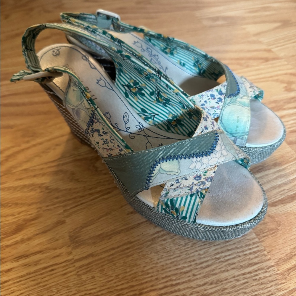 Bobbi Blu Women's Wedge Sandals 8 Blue Foral cottage-core